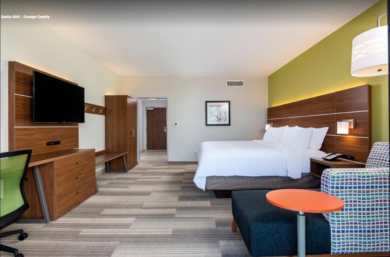 Holiday Inn Express & Suites Santa Ana - Orange County By Ihg Extérieur photo